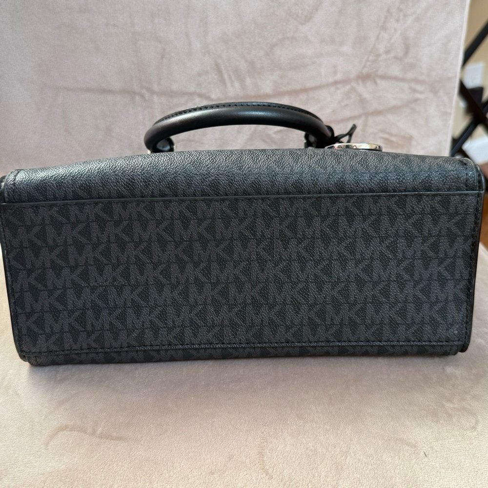 Excellent condition Small Michael Kors Hope Logo and Leather Satchel - Picture 8 of 11